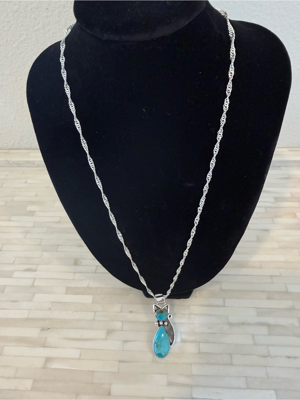 Turquoise Cat-Shaped Pendant Necklace - Silver Tone - Picture 2 of 4